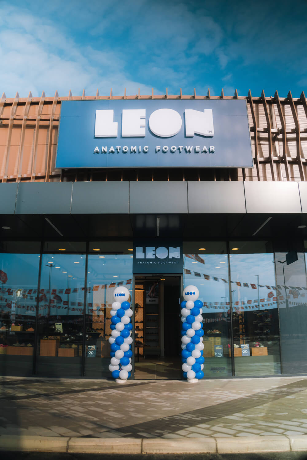 LEON global distribution