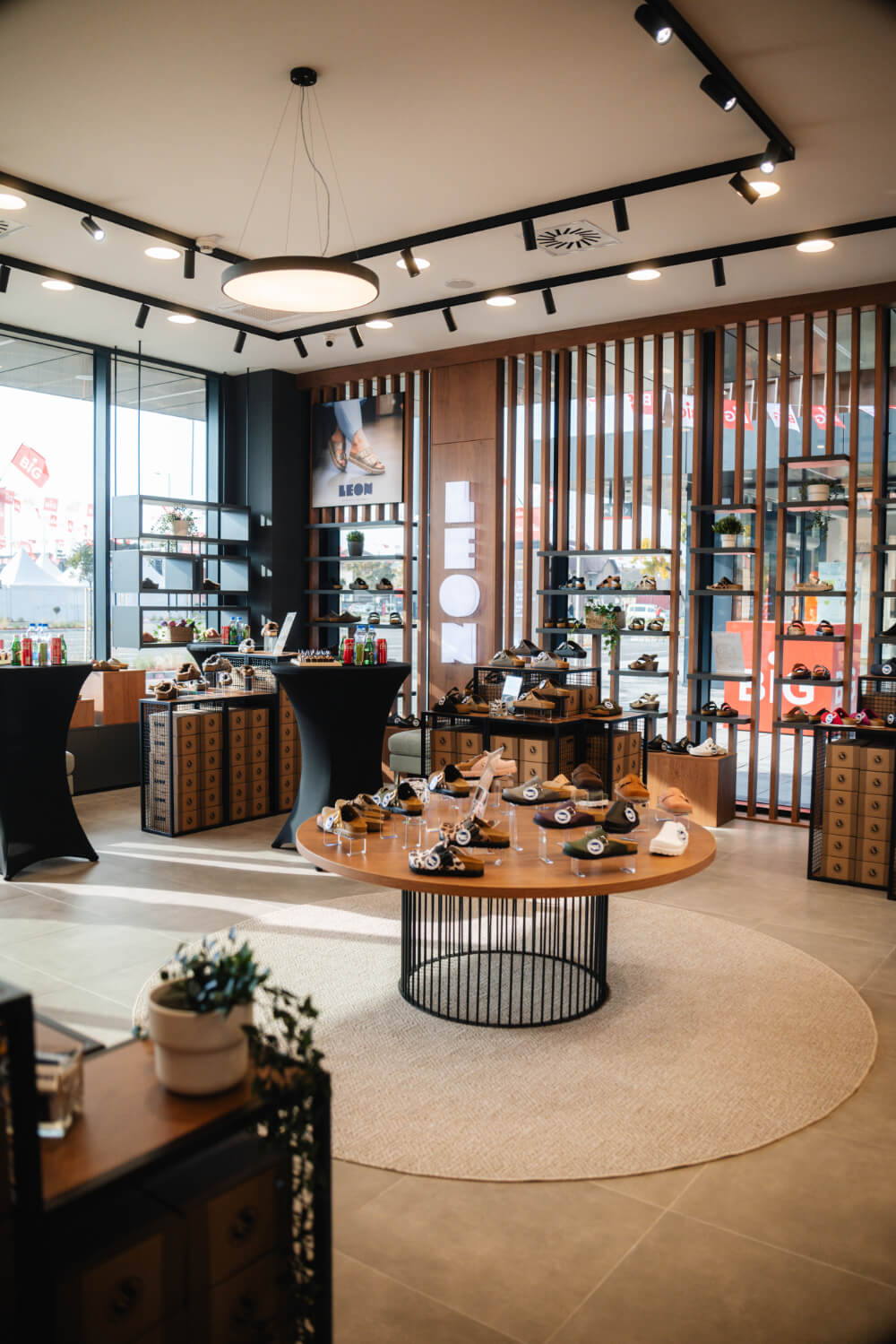 LEON distributor partnership