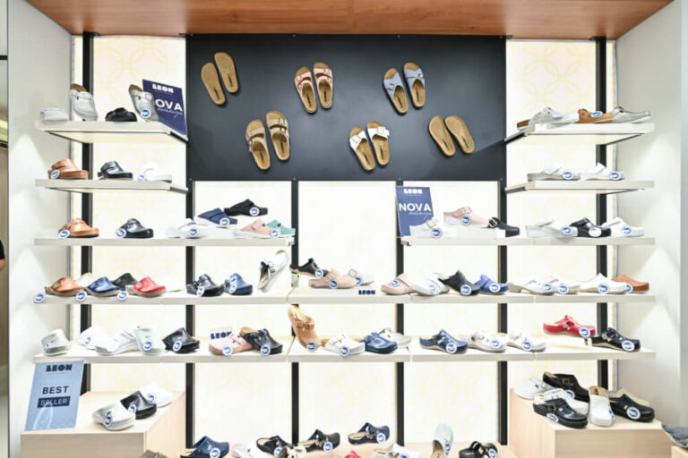 LEON product collection display