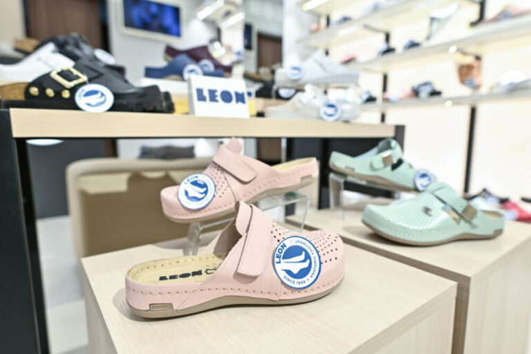 LEON clogs product closeup