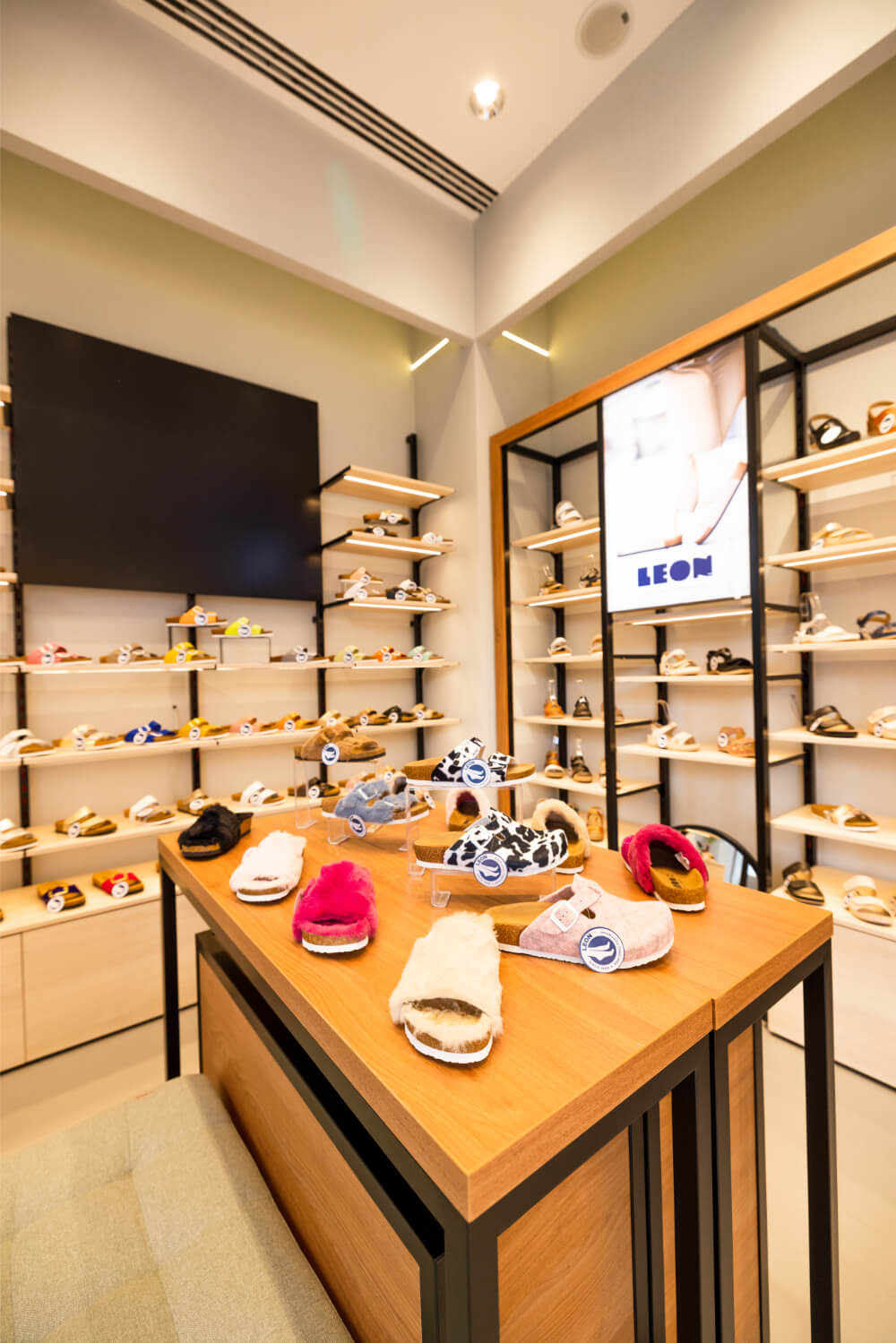 LEON product island display