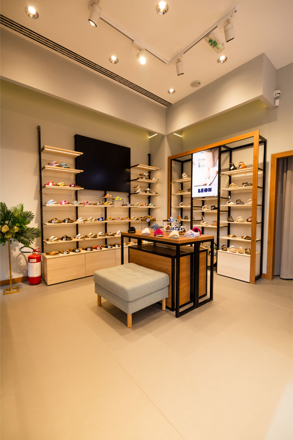 LEON store Novi Sad interior